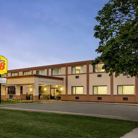 Super 8 By Wyndham Sarnia On Hotel Exterior photo