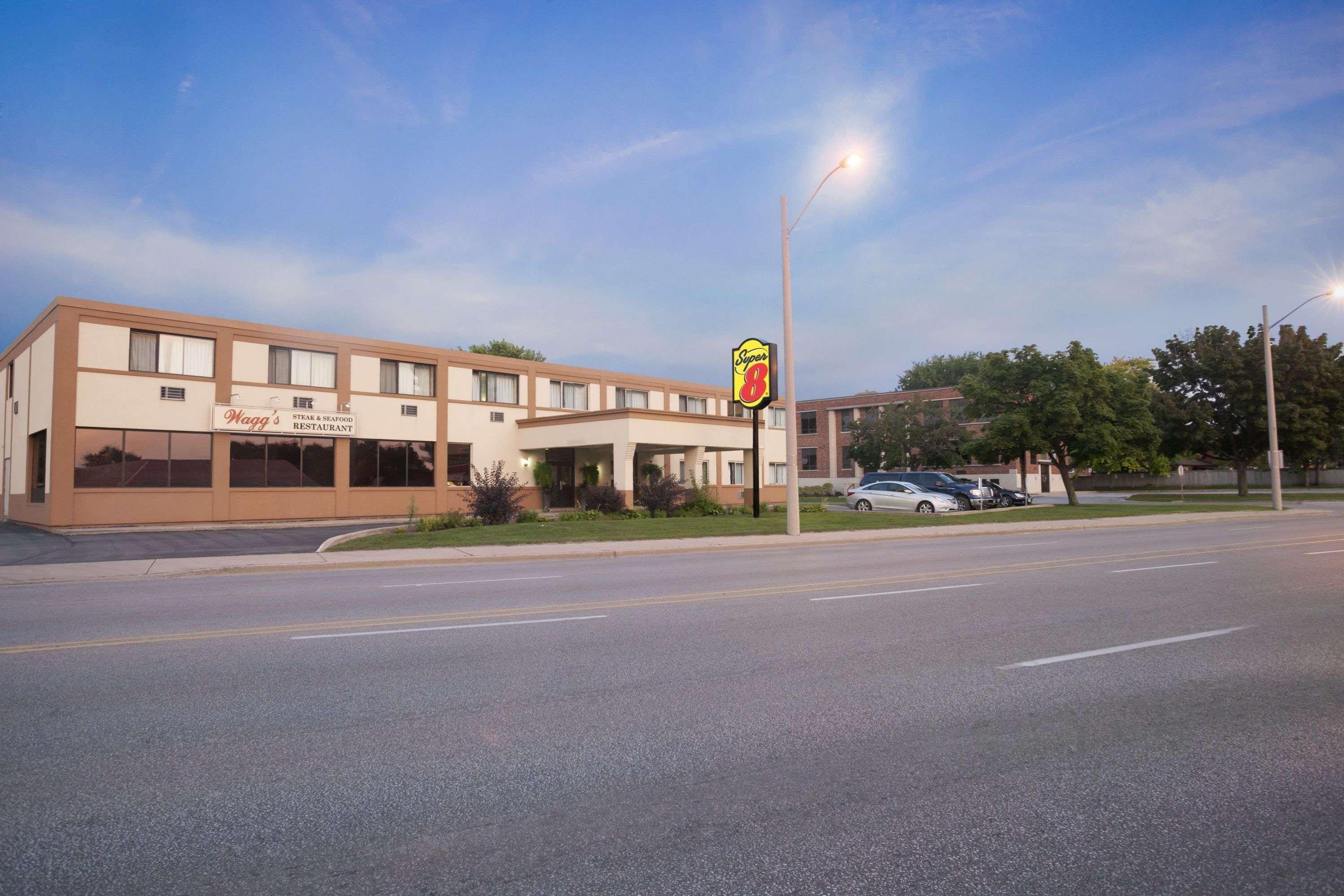 Super 8 By Wyndham Sarnia On Hotel Exterior photo