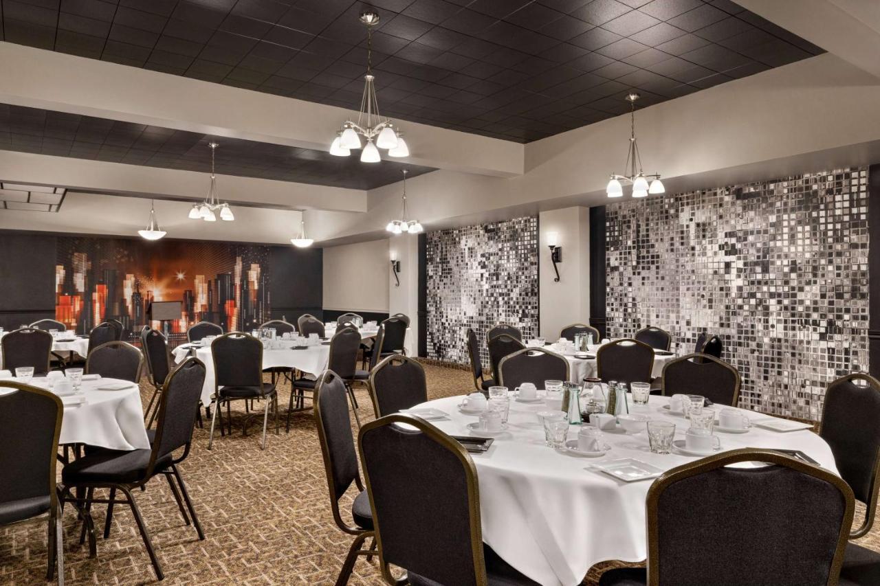 Super 8 By Wyndham Sarnia On Hotel Exterior photo