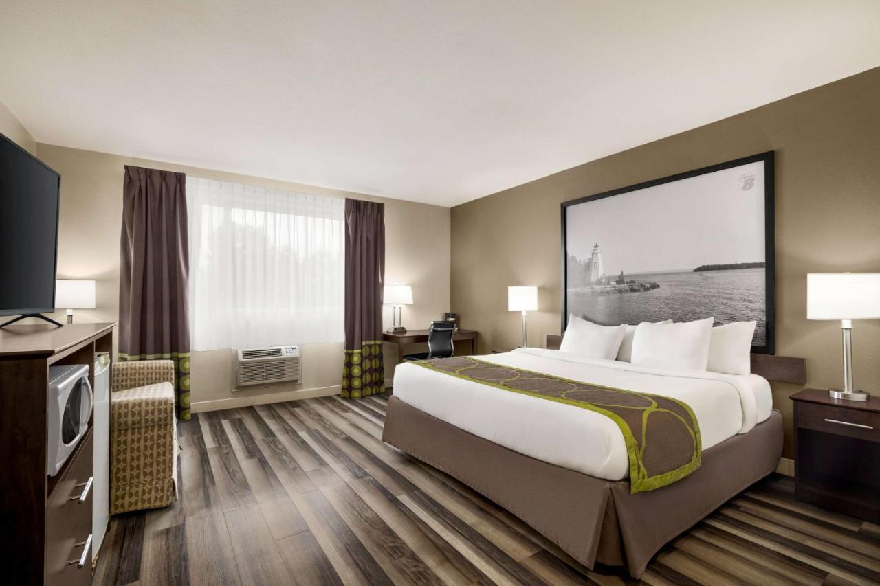 Super 8 By Wyndham Sarnia On Hotel Exterior photo
