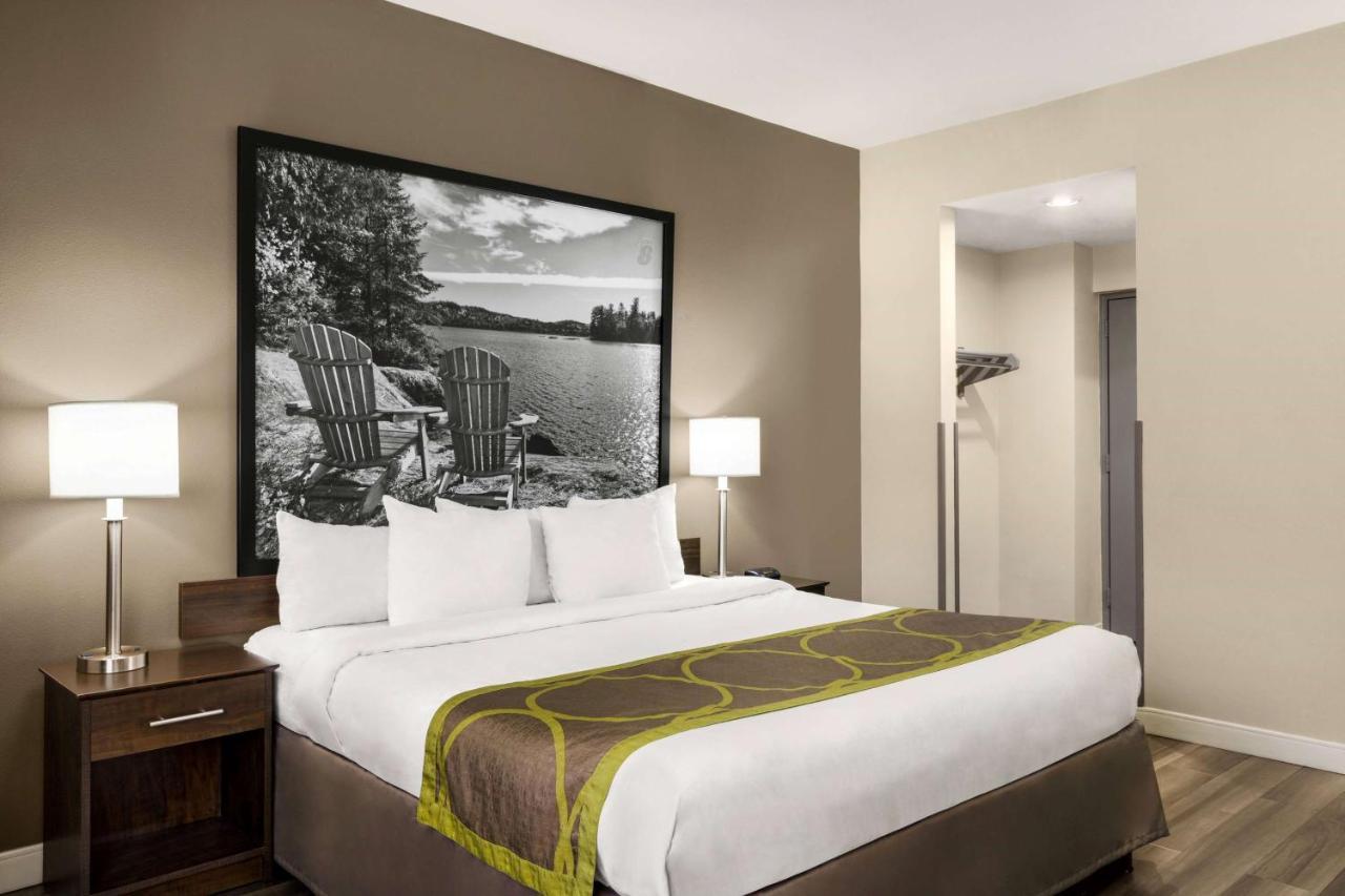 Super 8 By Wyndham Sarnia On Hotel Exterior photo