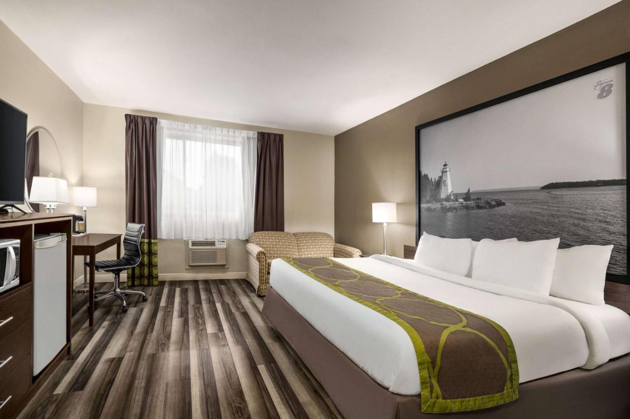 Super 8 By Wyndham Sarnia On Hotel Exterior photo